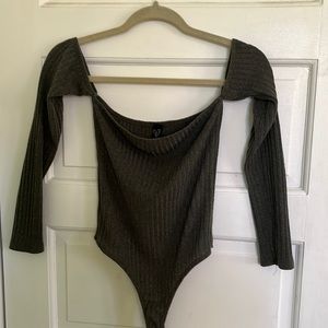Green Windsor Off-the-Shoulder Bodysuit - Size Medium